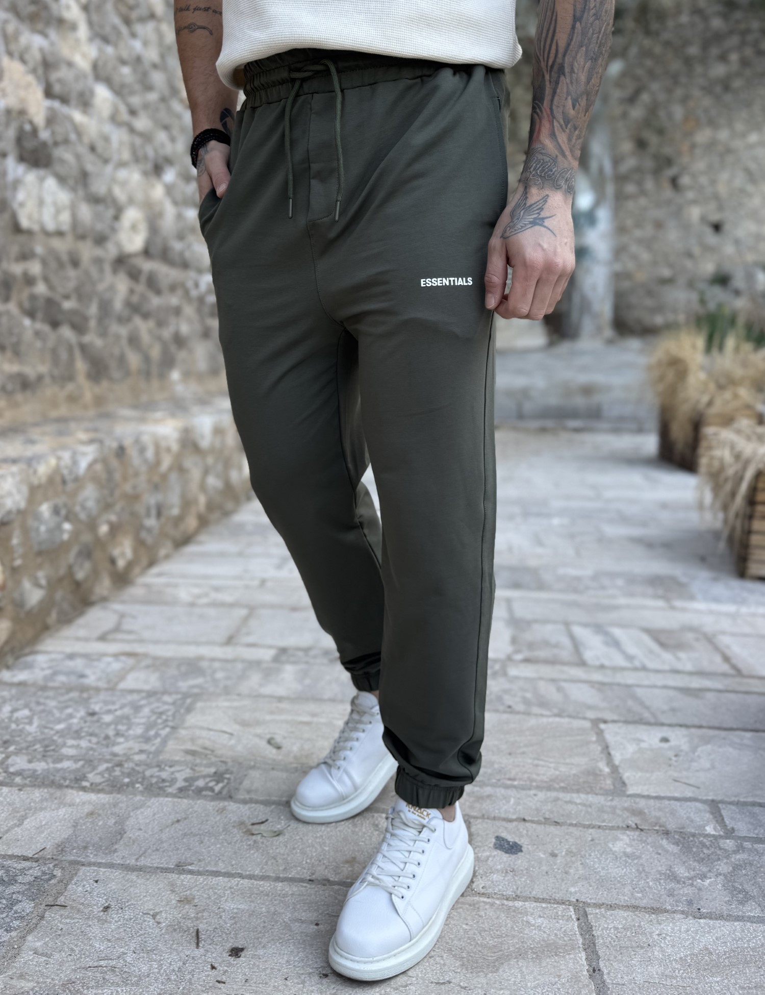 Ανδρική χακί φόρμα με λάστιχο και λογότυπο στο πλάι ES302X φωτογραφία